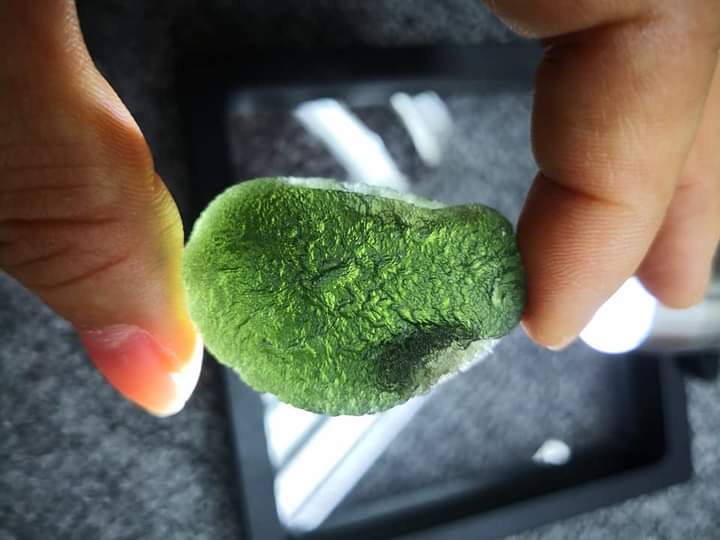《捷克綠隕石 Moldavite》